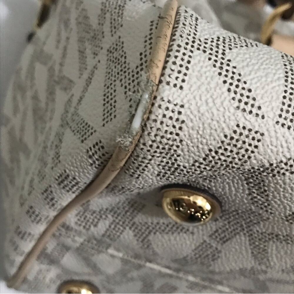 Michael Kors Grayson Vanilla Satchel - Picture 11 of 13